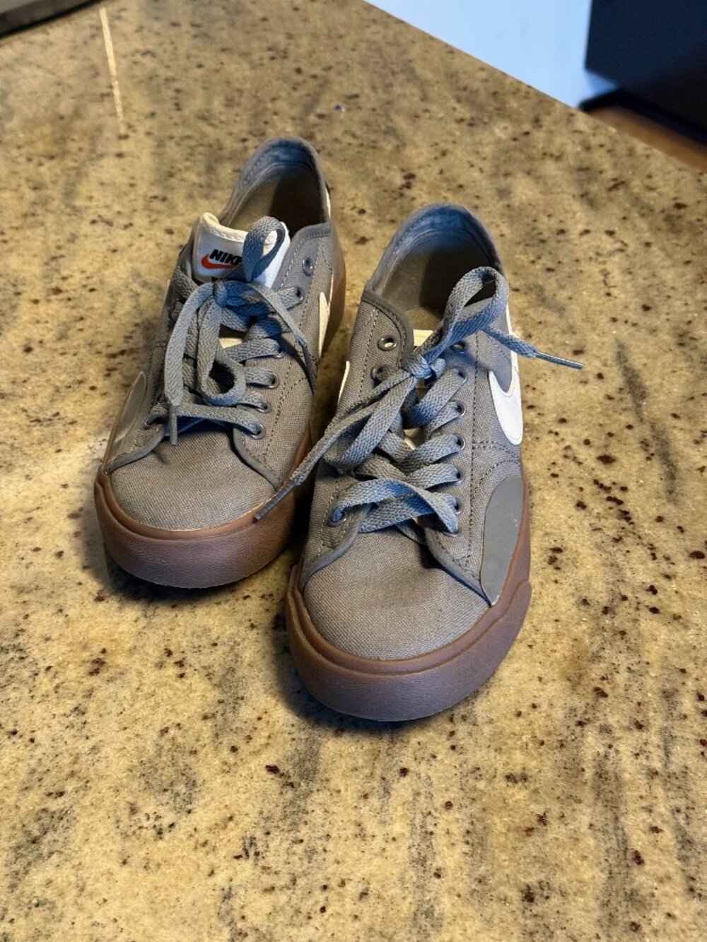 Nike SB Blazer Court Low Top Skate Sneaker Canvas Gray w/ Gum Soles SIZE 6
